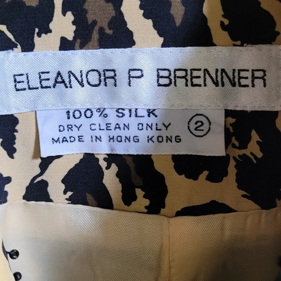 Size 2 Vintage Designer Leopard double-breasted, lined silk sequenced jacket. - Picture 5 of 5